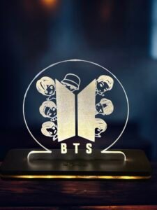 BTS ακρυλικό , πλεξιγκλάς , χειροποίητο led φωτιστικό με βάση